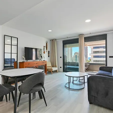 Fantastic 200mt 2bedroom Lejlighed *